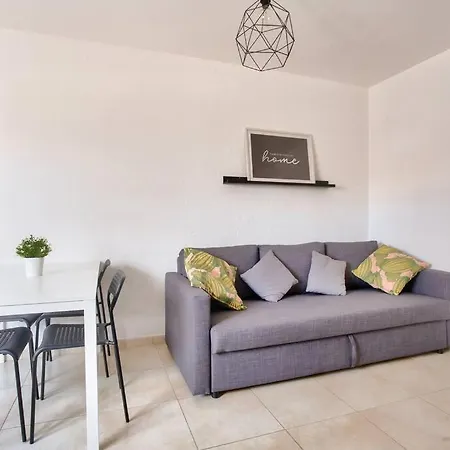 Nice 1 Bed 50m From The Beach In Apartamento Fréjus