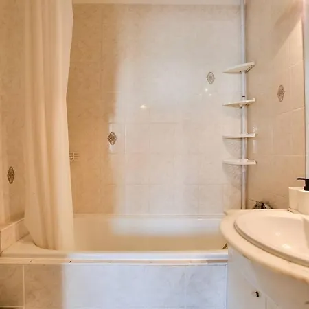 Nice 1 Bed 50m From The Beach In *