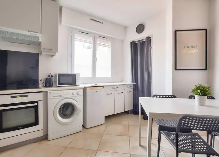 Nice 1 Bed 50m From The Beach In Lejlighed *