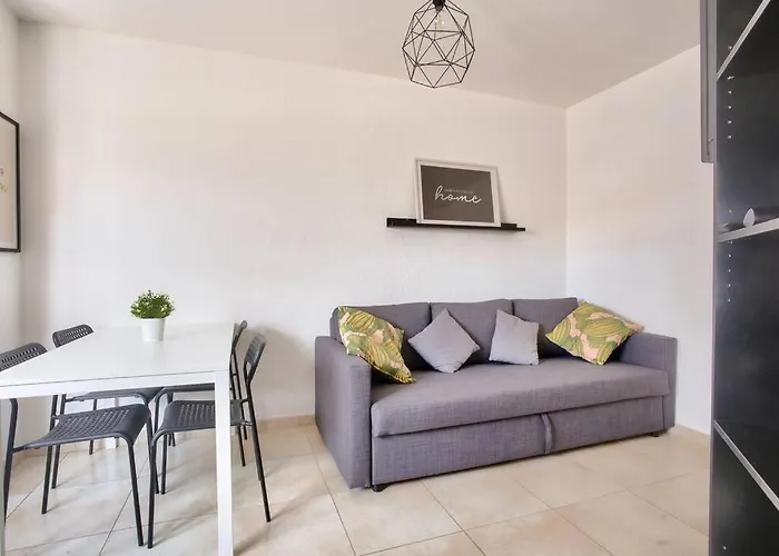Nice 1 Bed 50m From The Beach In Lejlighed Fréjus