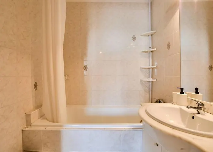 Nice 1 Bed 50m From The Beach In *